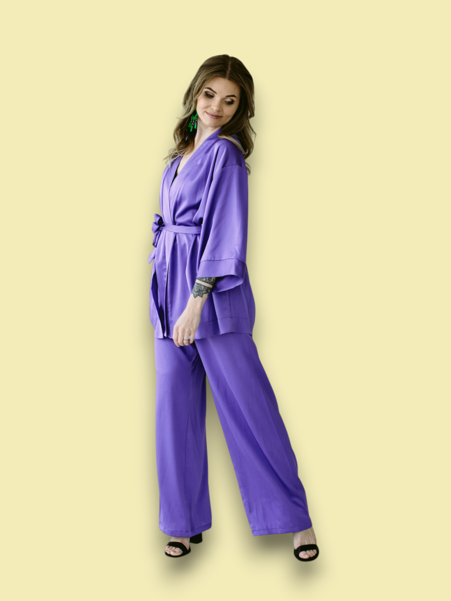 Lilla satiinist minikimono ja püksid - Image 2